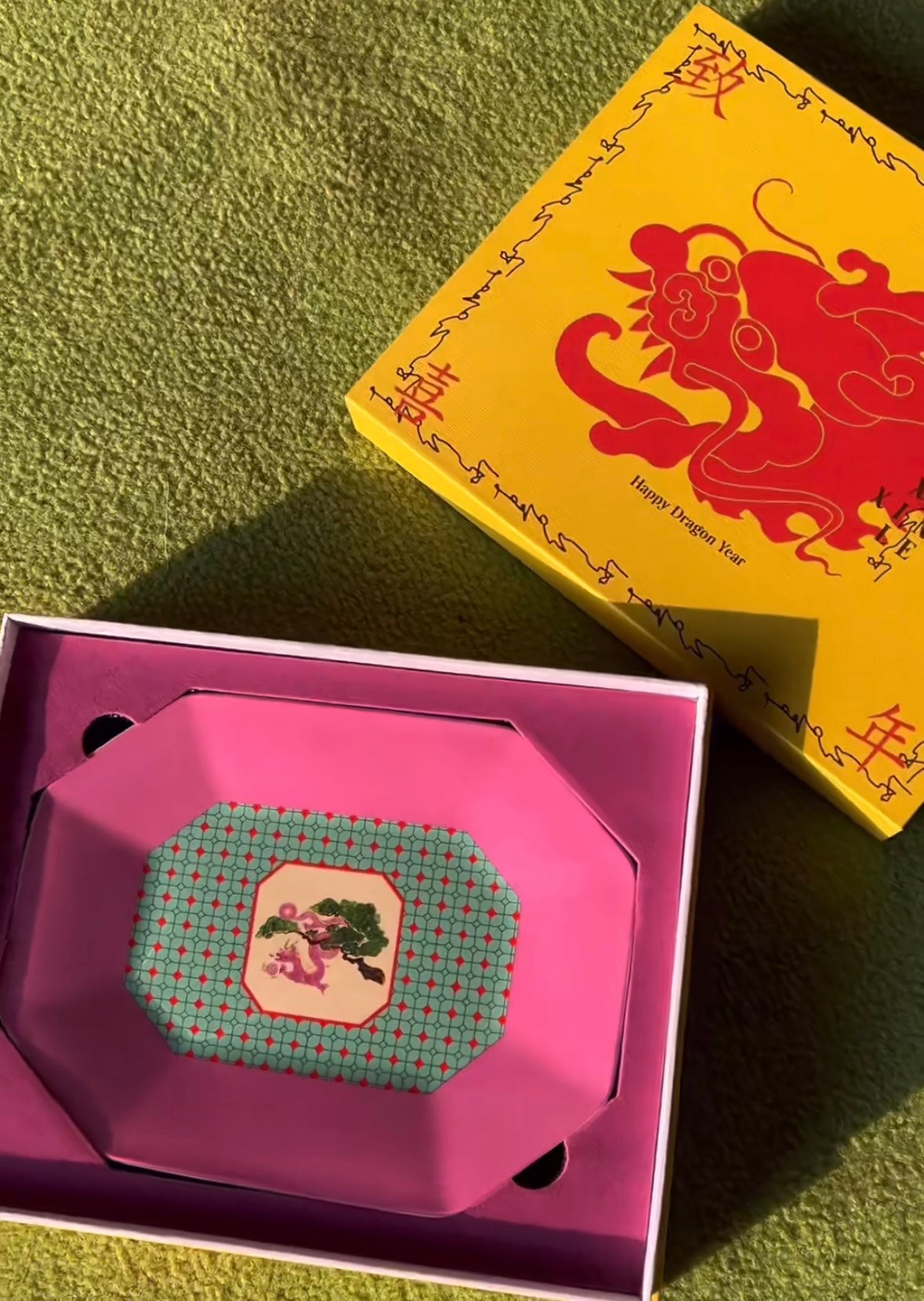 XI XING LE 喜行乐：Serving Plate 柿蒂纹 祥龙八角盘