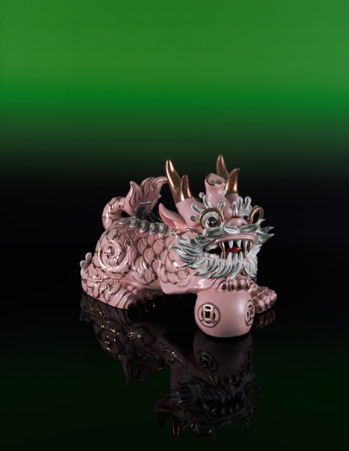 中国 麒麟　置物　f2250410 XI XING LE喜行乐：Gold Kirin Sculpture 祥瑞麒麟摆件绣球– AccentSisters
